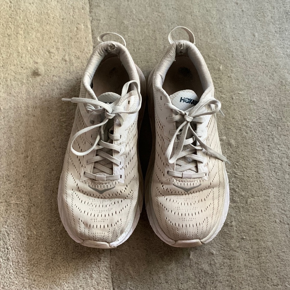 HOKA ONE ONE ARAHI 4